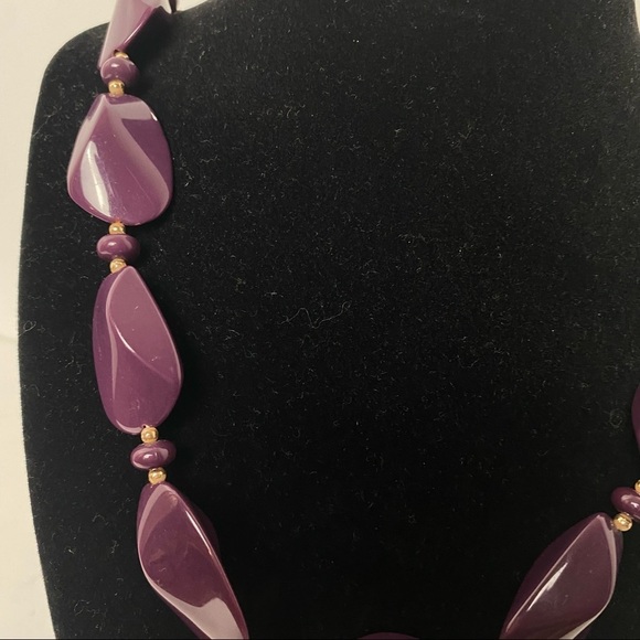 Vintage Purple Chunky Beaded Necklace. Gold Tone, Purple Space Beads with Clasp. - Picture 6 of 9